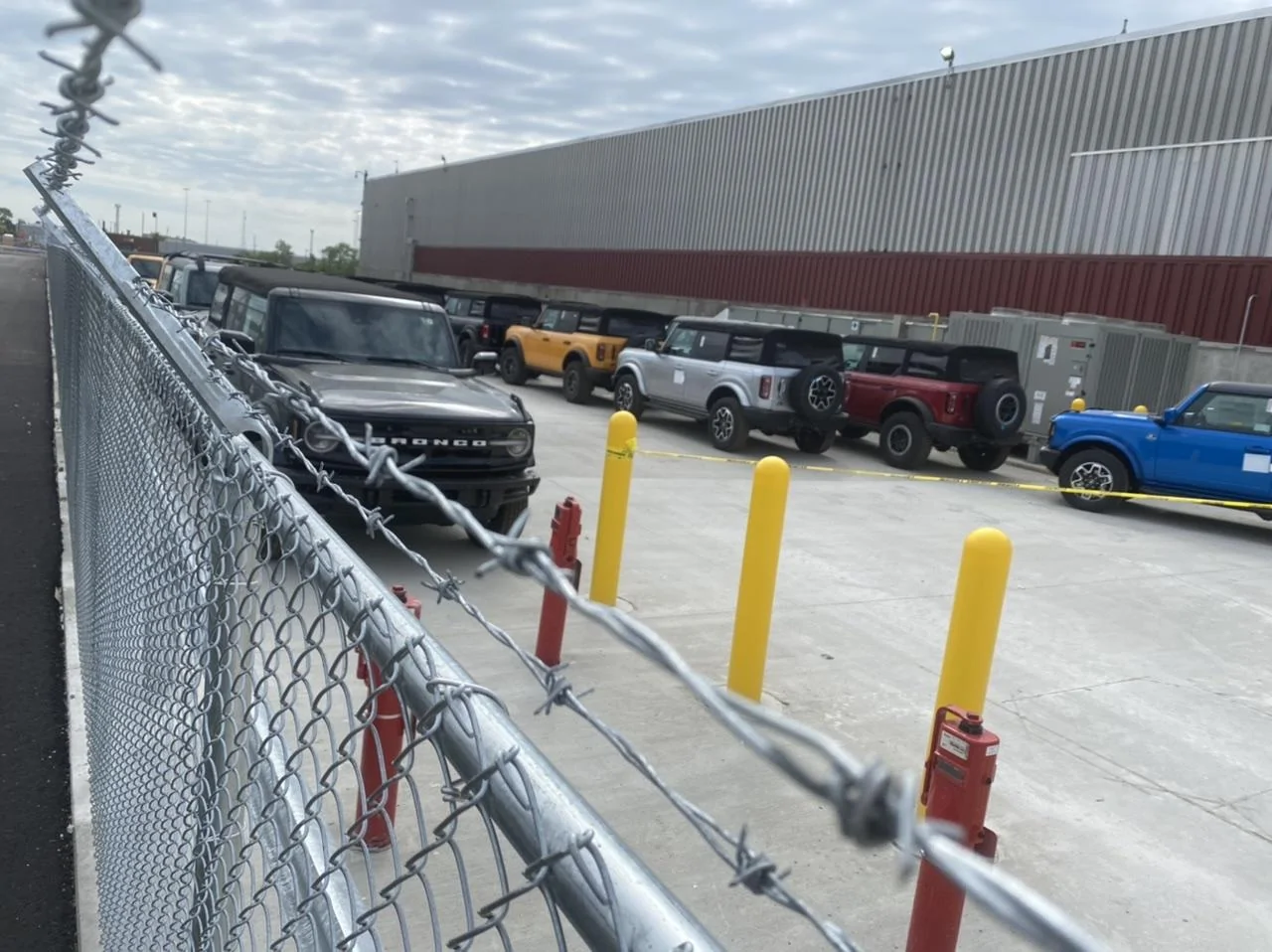 Ford Bronco Pics of 2021 Broncos in MAP holding yard area. Any requests for pictures? 955874d6-e9f1-429f-9381-676f70dd4277-jpeg