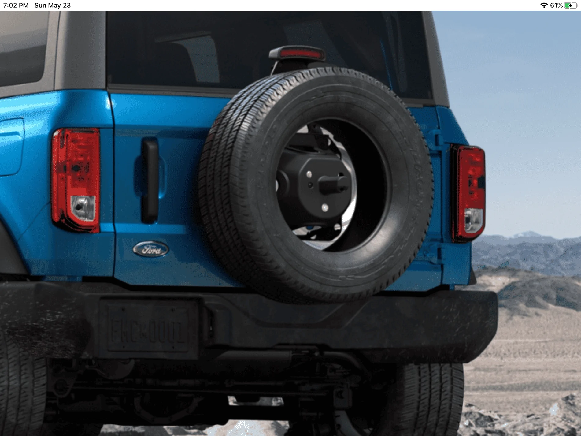 Ford Bronco The Bronco still uses a whip antenna because AM/FM radio 09FFEE66-9E5B-4634-9B64-7E23DD222CE5