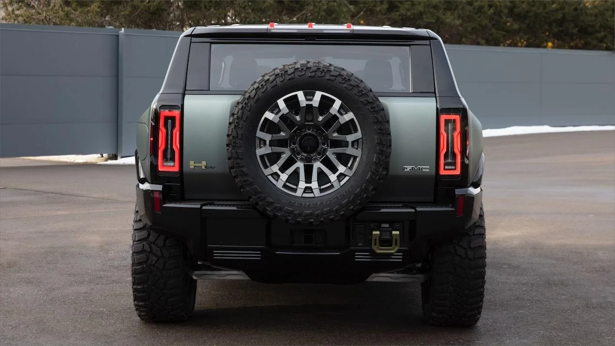 Ford Bronco Spotted a new Hummer veal-accessory-gal-my23-acc-spare-no-cover-img-gmd