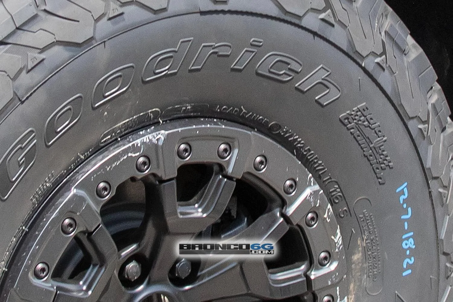 Ford Bronco Bronco Raptor / Warthog Video & Pics Show New Details and Camo Easter Egg 🦖 bronco-raptor-spy-pics-camo-easter-egg-3