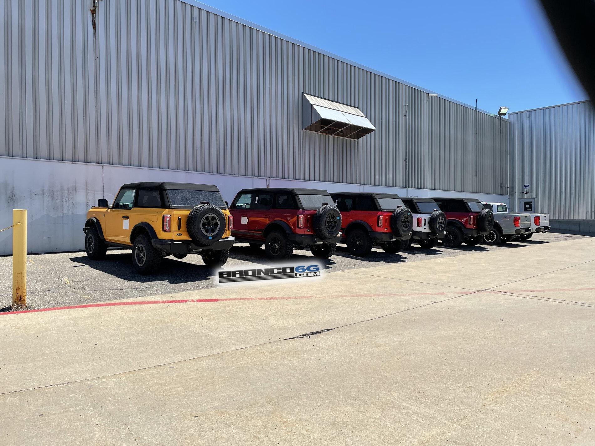 Ford Bronco SPOTTED: MAP Broncos & 4DR Wildtrak vs F150 Raptor Comparison BCAF7384-086C-4071-A0EB-373930EABB6C