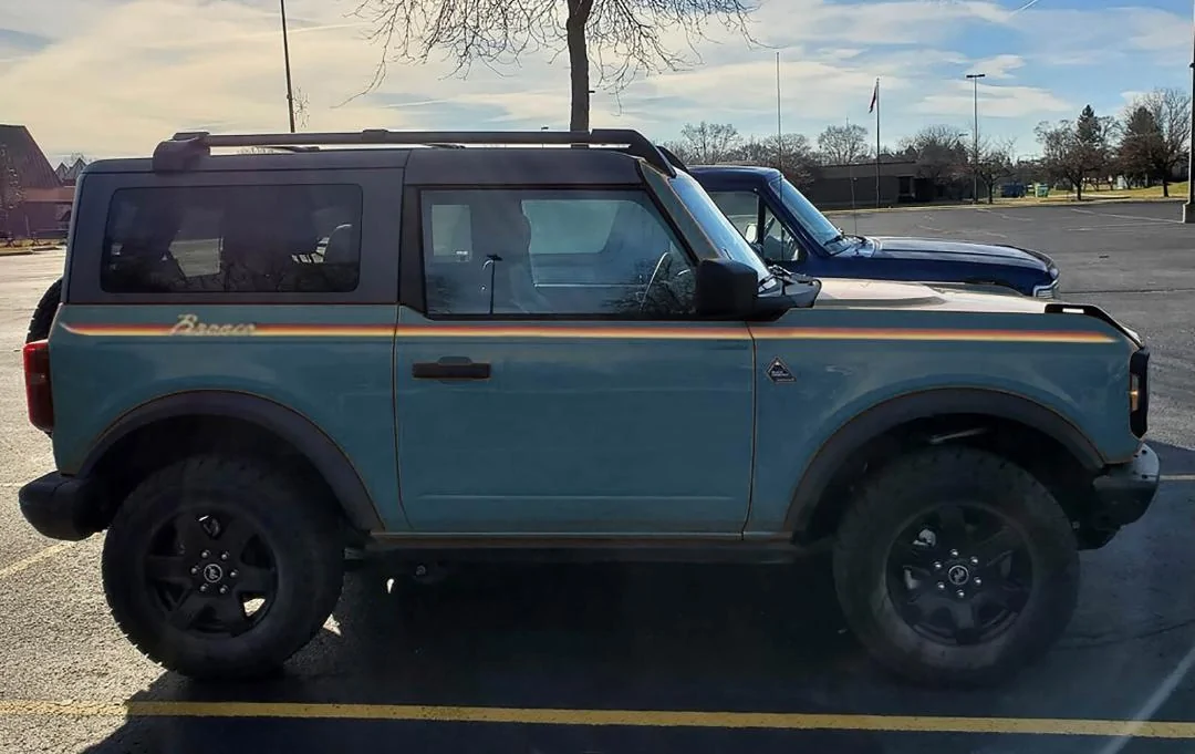 Ford Bronco Make it yours... What about stripes, panels, etc? BD W:vinyl