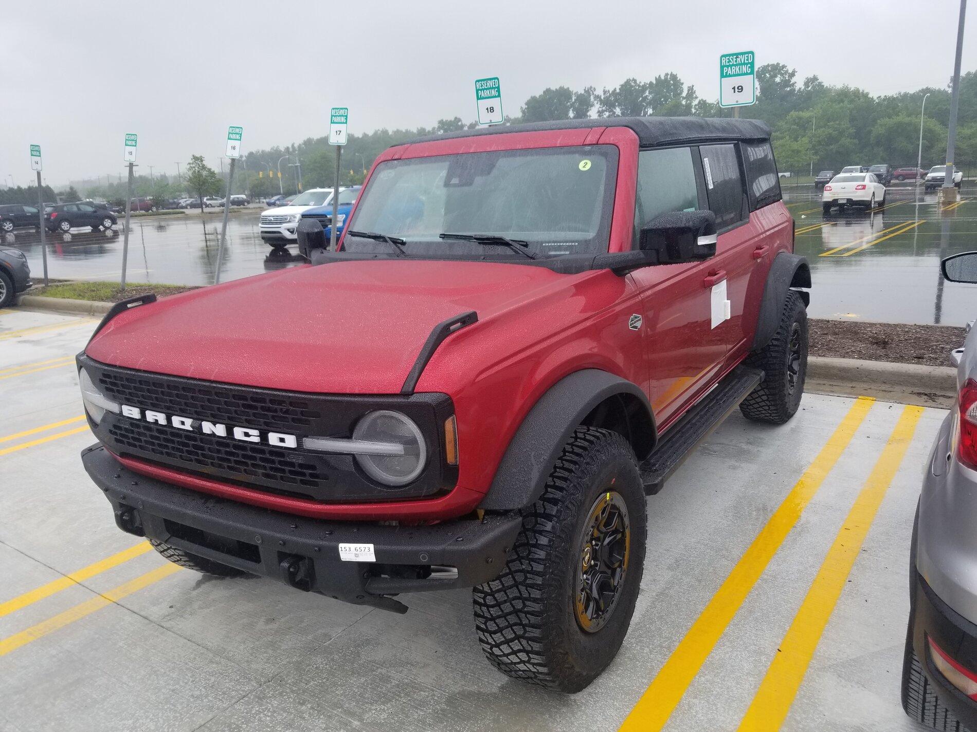Ford Bronco 📸: MAP Bronco of the day - Race Red Badlands 2-Door + few others. CBCF22F5-9AED-4580-A42D-786C4C3164E0
