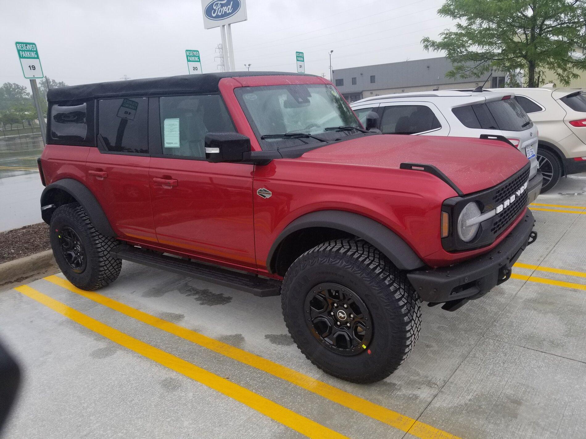 Ford Bronco 📸: MAP Bronco of the day - Race Red Badlands 2-Door + few others. 24D95B18-EE2A-4E52-90DA-B1537783EB3B