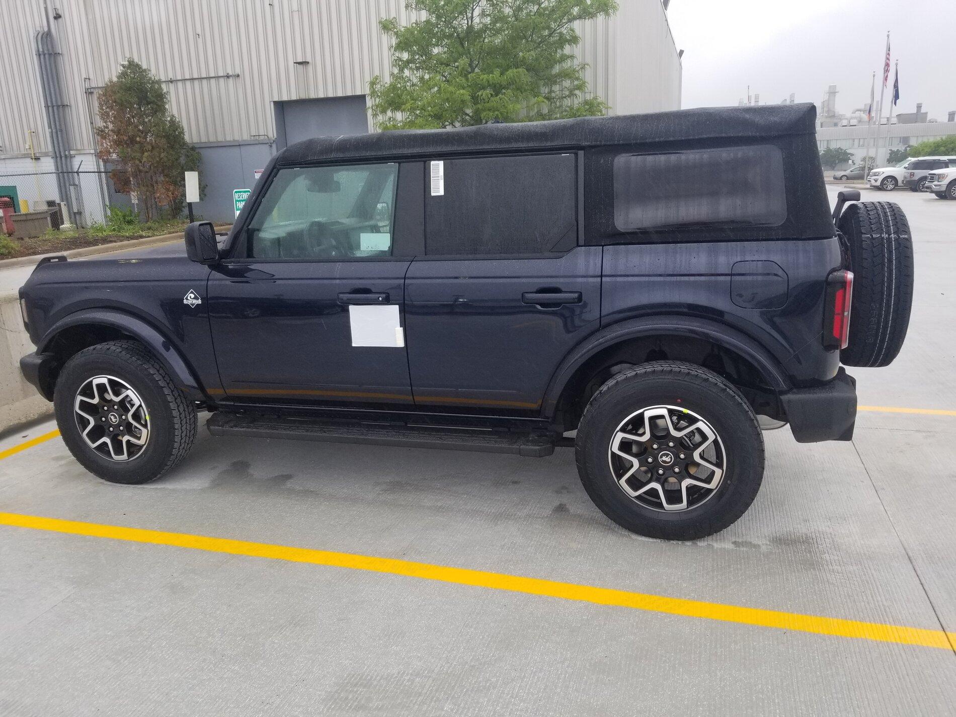 Ford Bronco 📸: MAP Bronco of the day - Race Red Badlands 2-Door + few others. 3A6E93A5-C559-4B54-8CED-8F4CA5969BCE