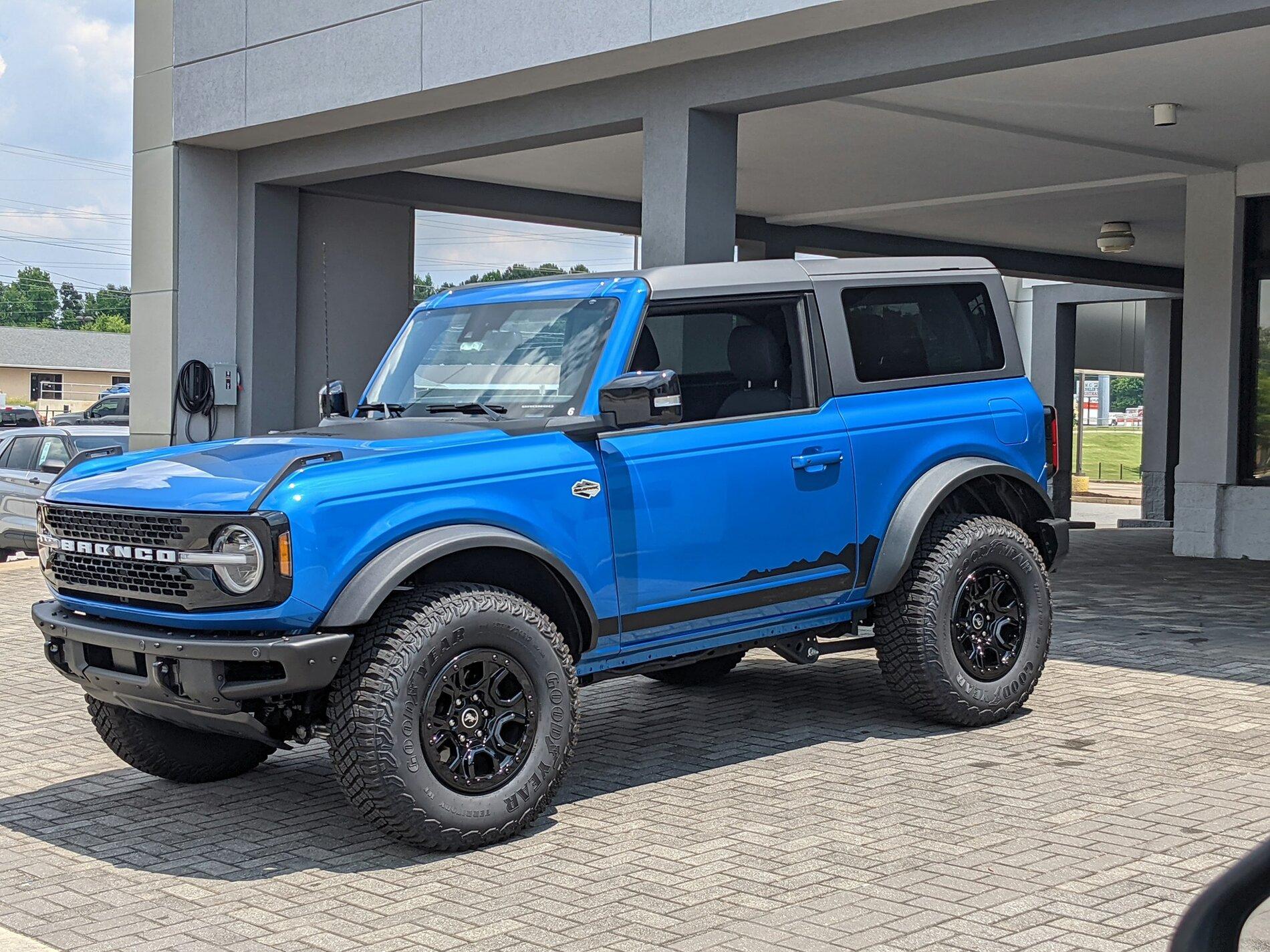 Ford Bronco Wildtrak Bronco 2-Door in Velocity Blue and Full Graphics Decals Velocity Blue 2-Door Bronco Wildtrak MIC Top 6