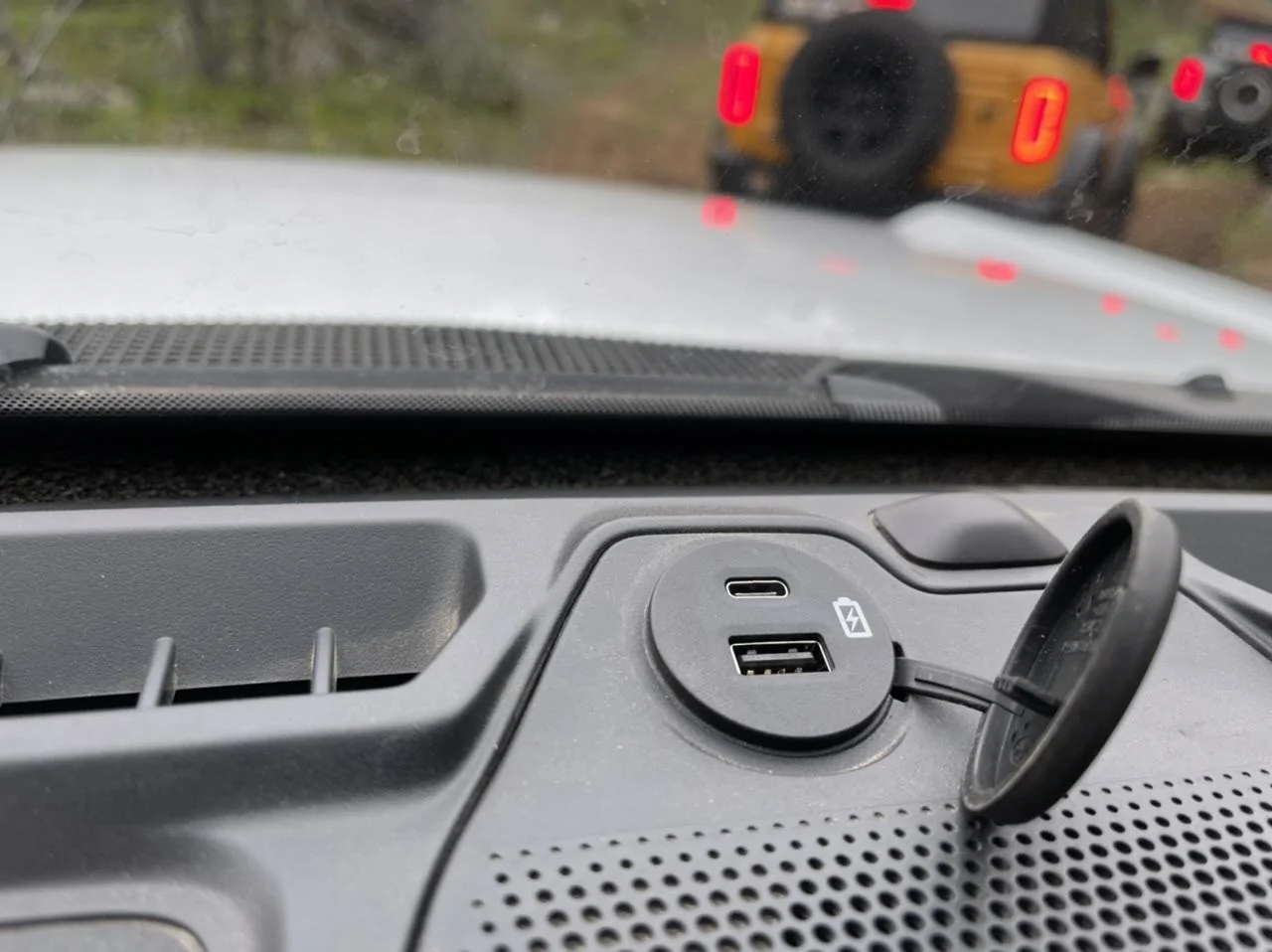 Ford Bronco 12V Locations for Dash Cameras 0A45D81E-B7A4-48A9-97FE-87E2EBC2CECC
