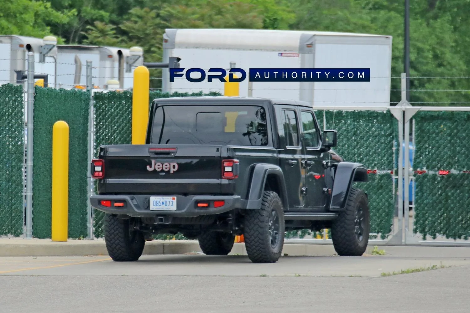 Ford Bronco Bronco Pickup Hinted by Sighting of Ford Testing a Jeep Gladiator? Jeep-Gladiator-Rubicon-Ford-Benchmarking-June-2021-002