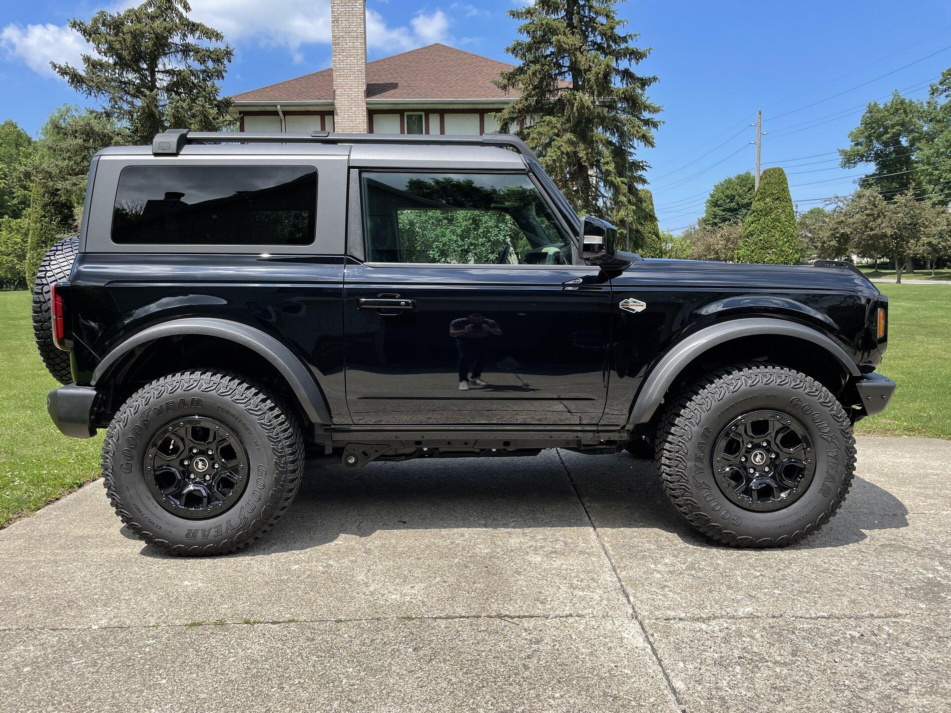 Ford Bronco Black 2 Door WildTrak spotted in Ohio 26365DE0-17EE-4943-B53F-DFE2E1D73639
