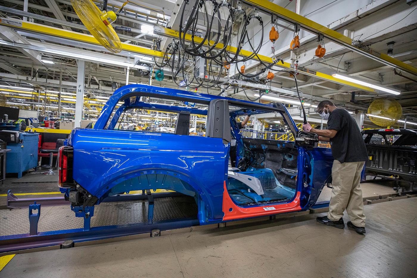 Ford Bronco 🙌 Bronco OKTB Issued and Shipments Begin as Ford Celebrates Bronco Production at MAP! 2021-bronco-production-michigan-assembly-plant-4