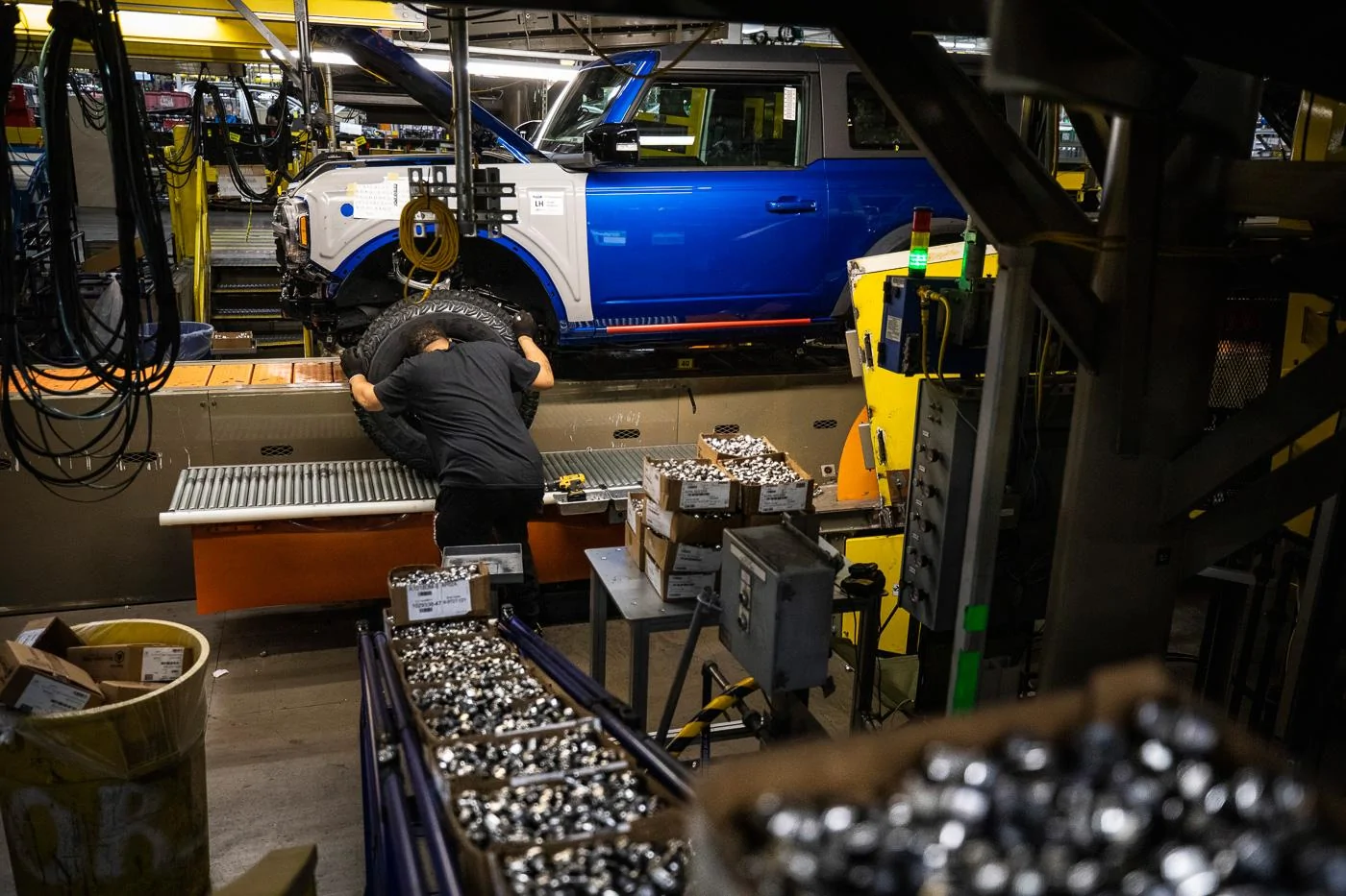 Ford Bronco 🙌 Bronco OKTB Issued and Shipments Begin as Ford Celebrates Bronco Production at MAP! 2021-bronco-production-michigan-assembly-plant-8