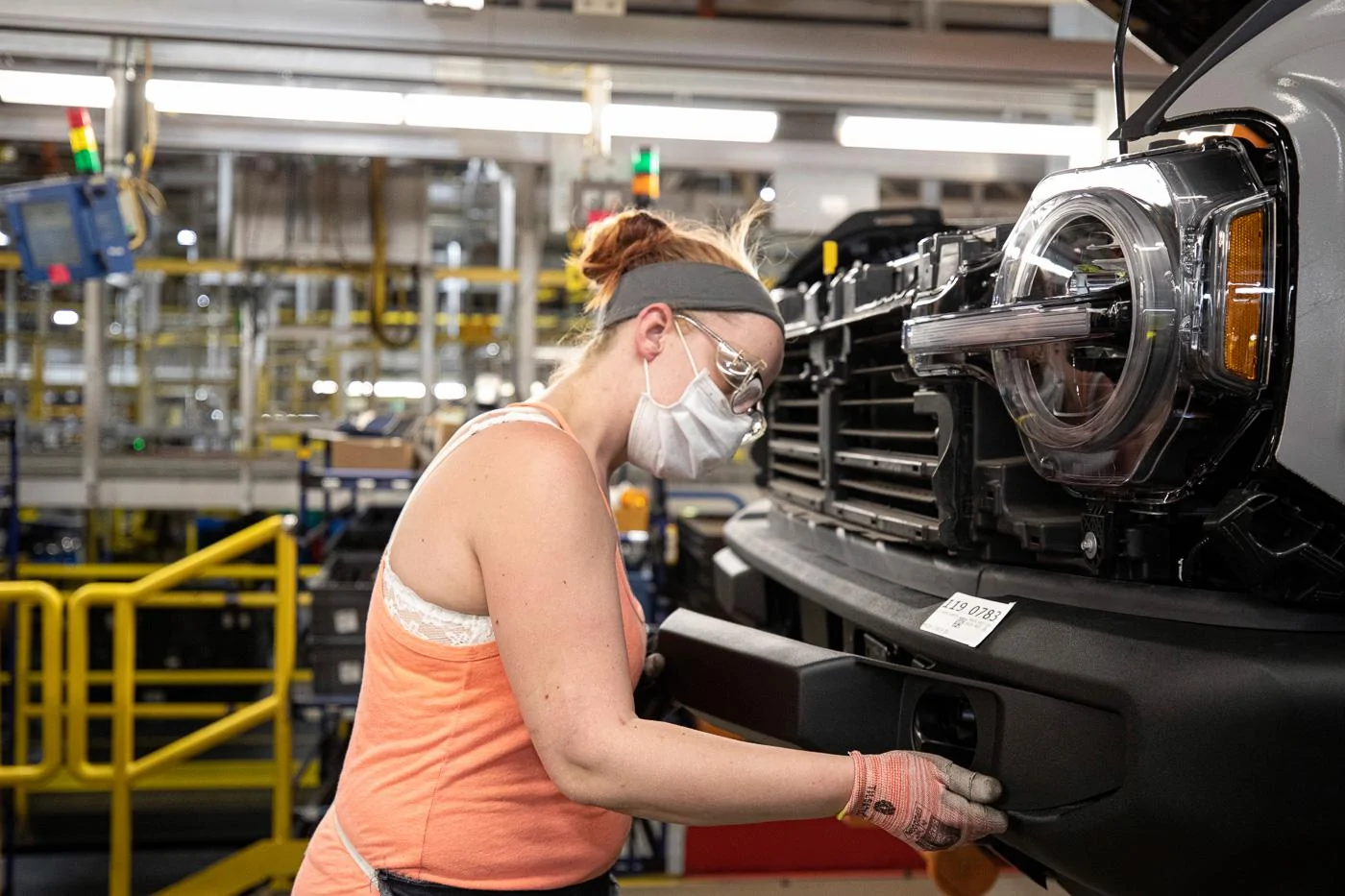 Ford Bronco 🙌 Bronco OKTB Issued and Shipments Begin as Ford Celebrates Bronco Production at MAP! 2021-bronco-production-michigan-assembly-plant-10