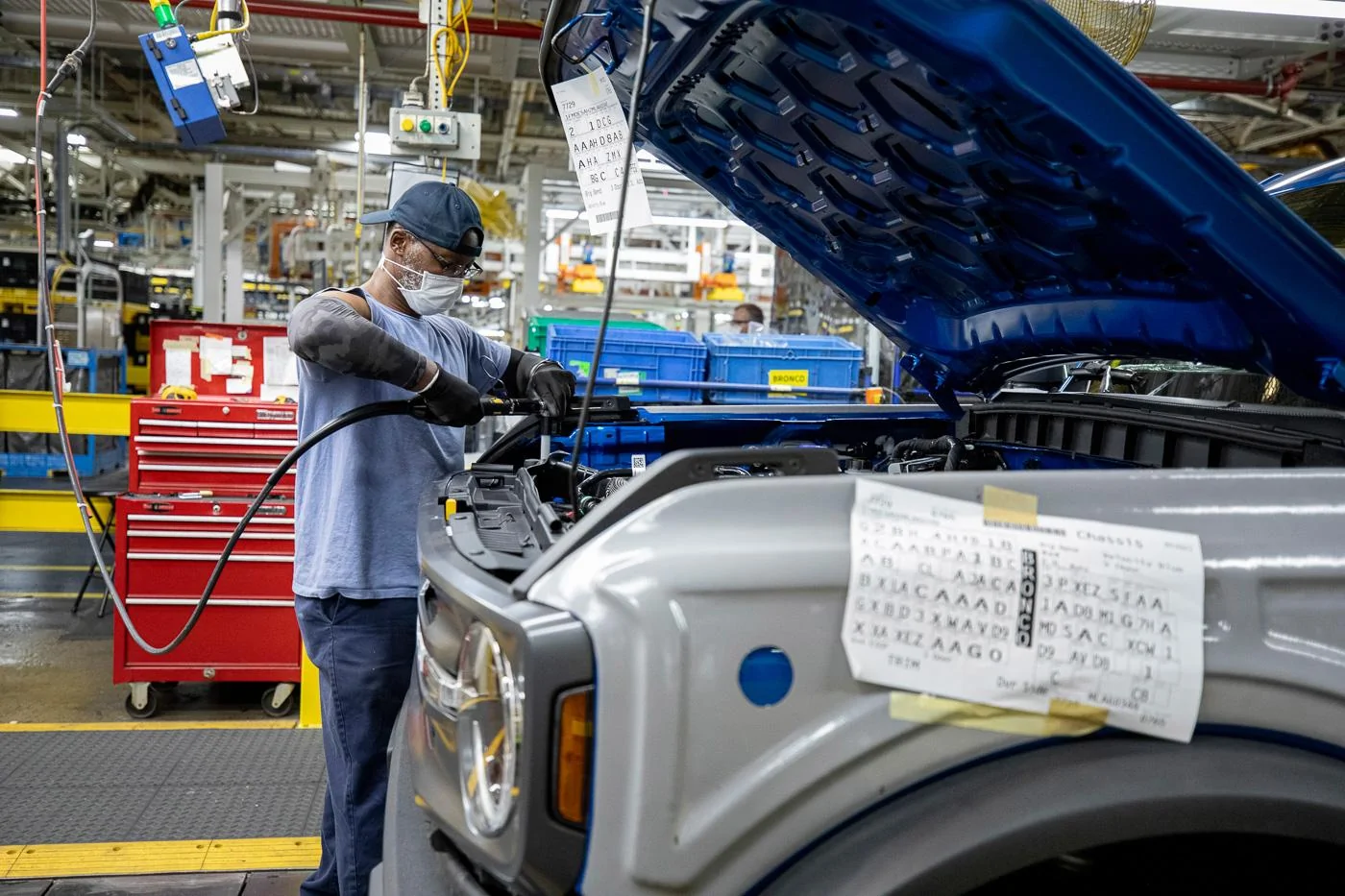 Ford Bronco 🙌 Bronco OKTB Issued and Shipments Begin as Ford Celebrates Bronco Production at MAP! 2021-bronco-production-michigan-assembly-plant-11