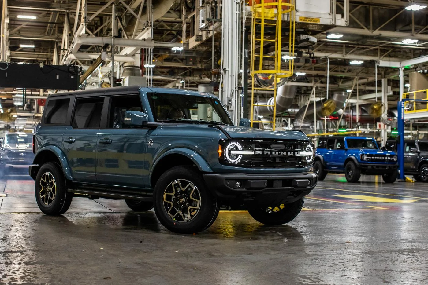 Ford Bronco 🙌 Bronco OKTB Issued and Shipments Begin as Ford Celebrates Bronco Production at MAP! 2021-bronco-production-michigan-assembly-plant-18