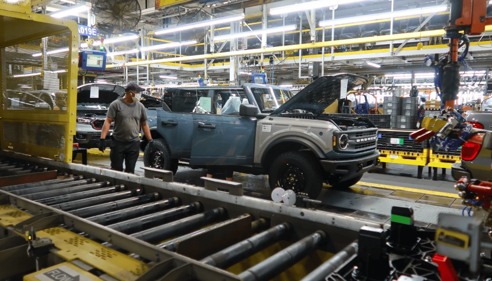 Ford Bronco Behind The Scenes Tour of Bronco Production at MAP Factory 35a64607472498b10e3c9ed25bef915d