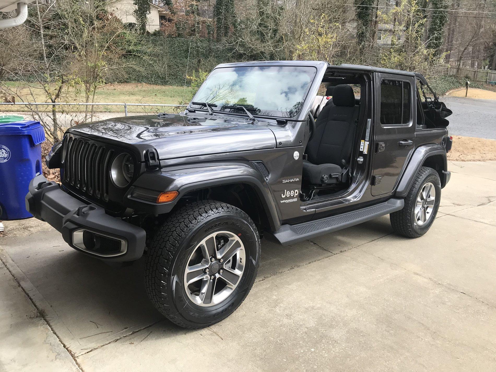 Ford Bronco Doors Off: A Sticky Situation 1595080368551