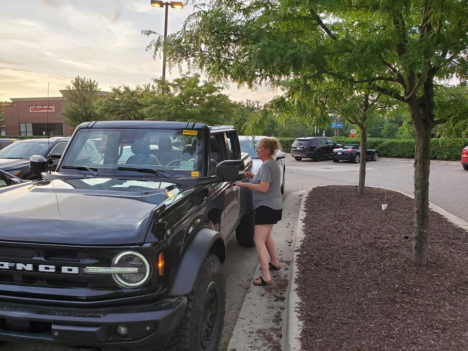 Ford Bronco Pics: Black Bronco Wildtrak (w/ Sasquatch Package) in Public Parking Lot Shadow Black 2021 Ford Bronco1