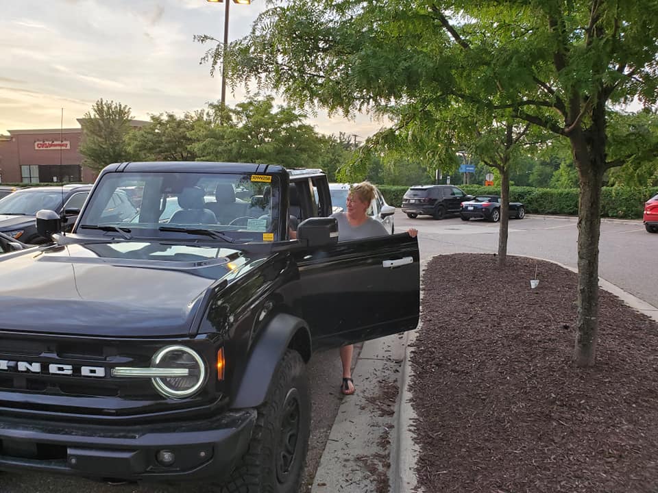 Ford Bronco Pics: Black Bronco Wildtrak (w/ Sasquatch Package) in Public Parking Lot Shadow Black 2021 Ford Bronco2