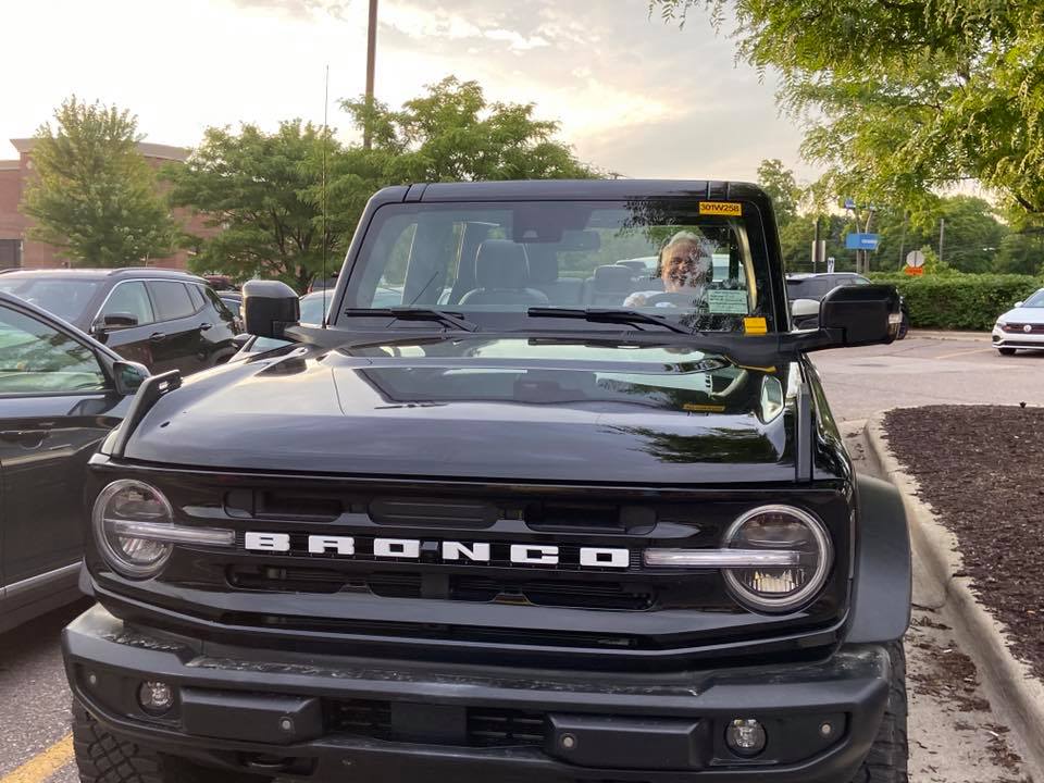 Ford Bronco Pics: Black Bronco Wildtrak (w/ Sasquatch Package) in Public Parking Lot Shadow Black 2021 Ford Bronco 21