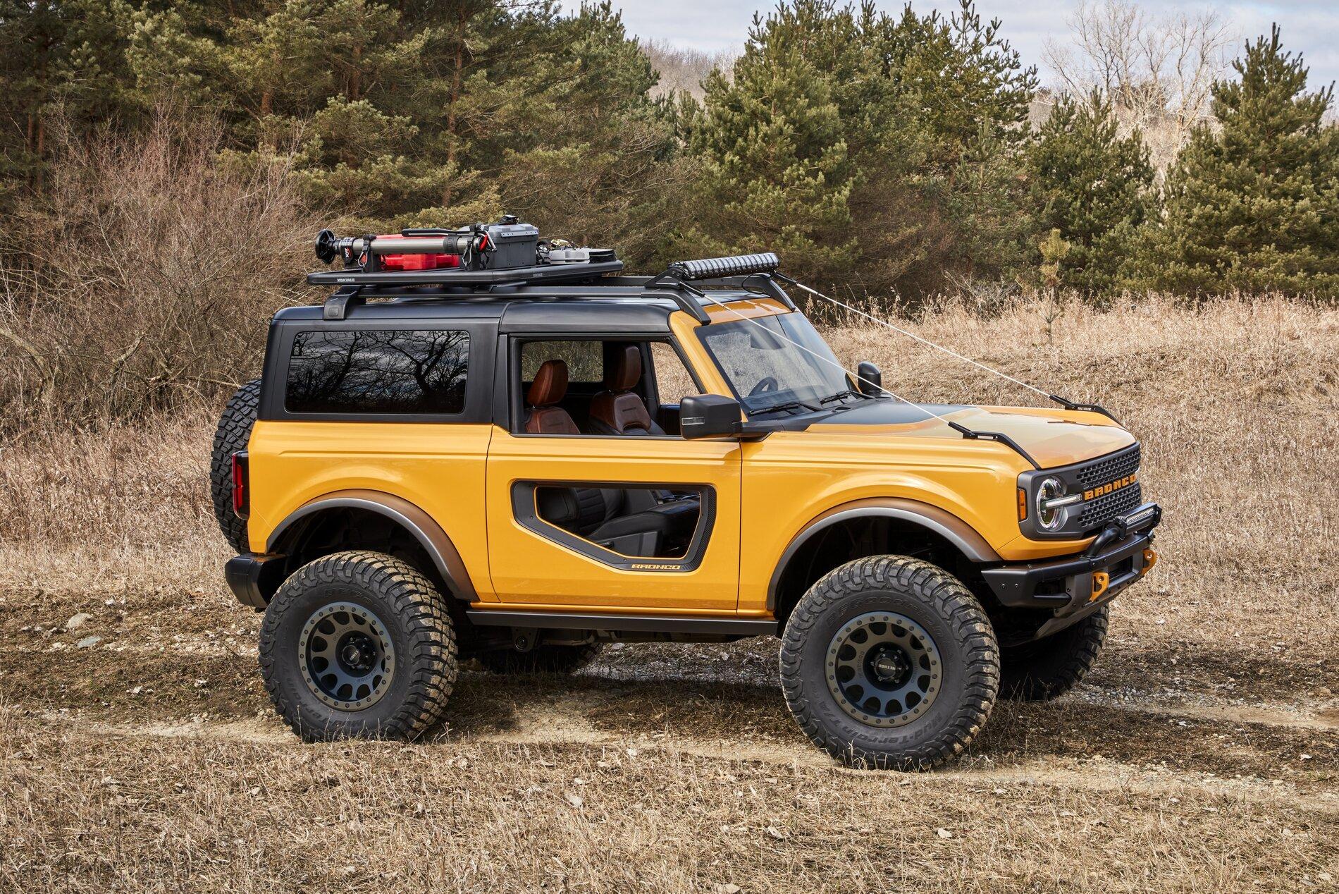 2_DOOR_ACCESORIES_0015_C3_v1_current bronco.jpg