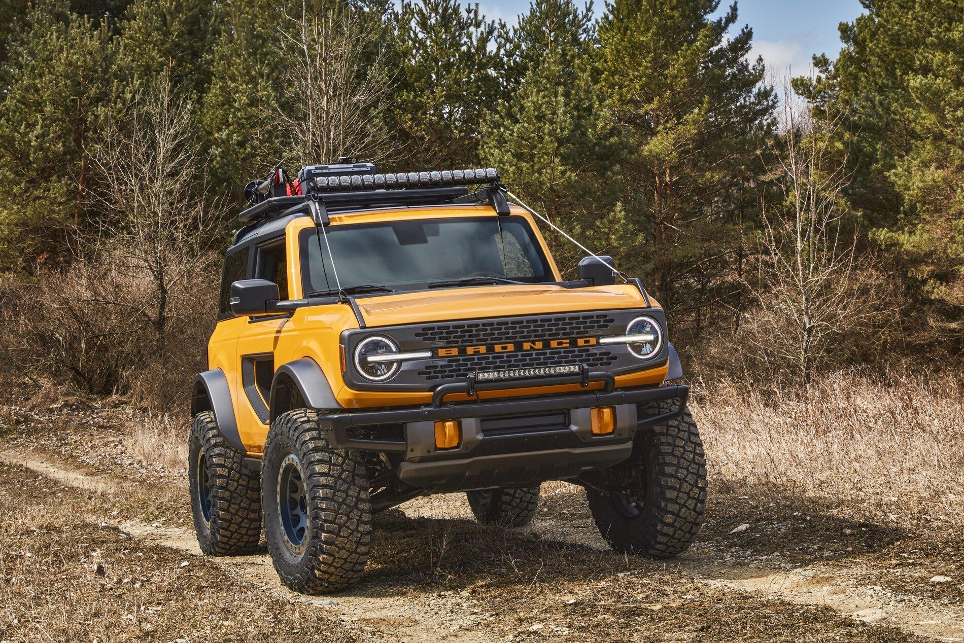 2_DOOR_ACCESORIES_0074_C3_v1_current bronco.jpg