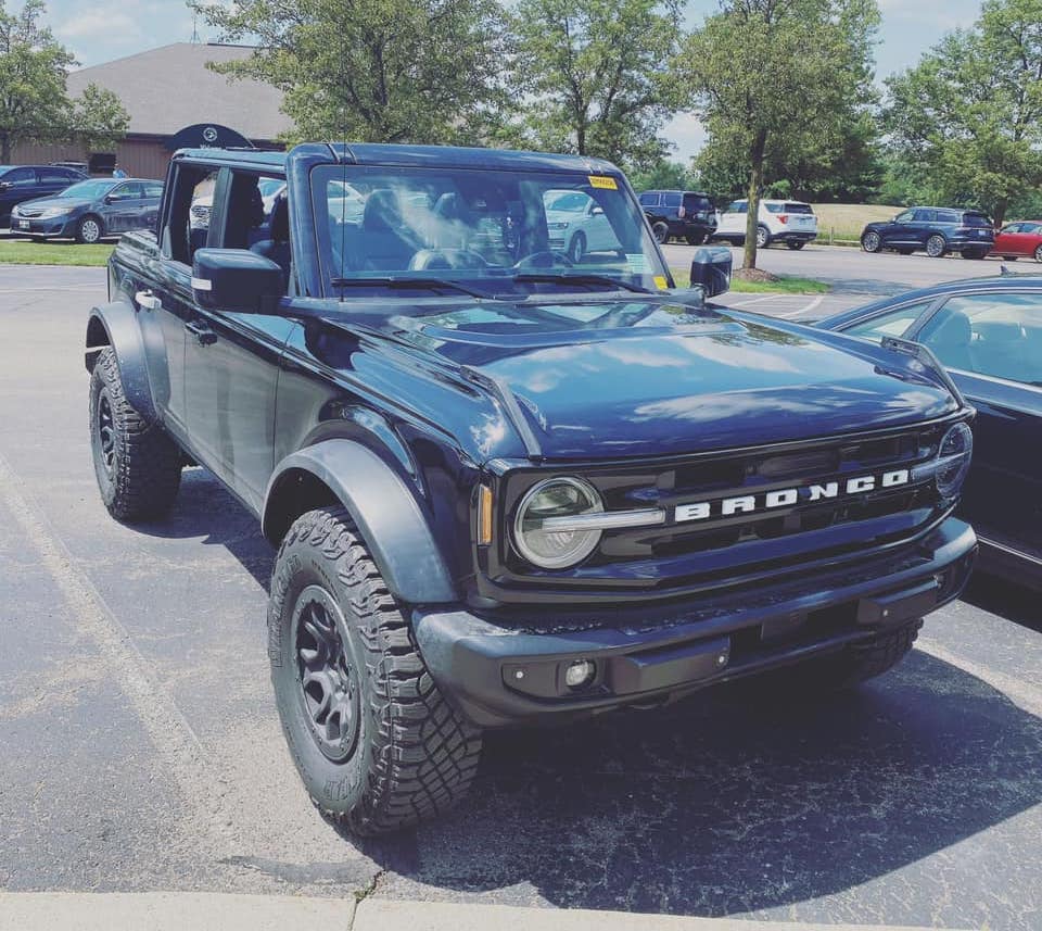 Ford Bronco Pics: Black Bronco Wildtrak (w/ Sasquatch Package) in Public Parking Lot shadow-black-2021-ford-bronco-31-