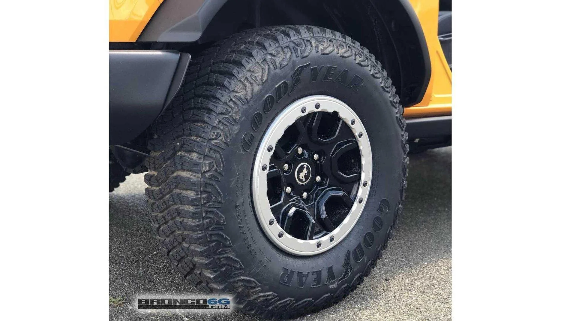 Ford Bronco Base Model Bronco Thread 2_2021-ford-bronco-2-door-base-with-the-sasquatch-package-and-cyber-orange-paint (2)
