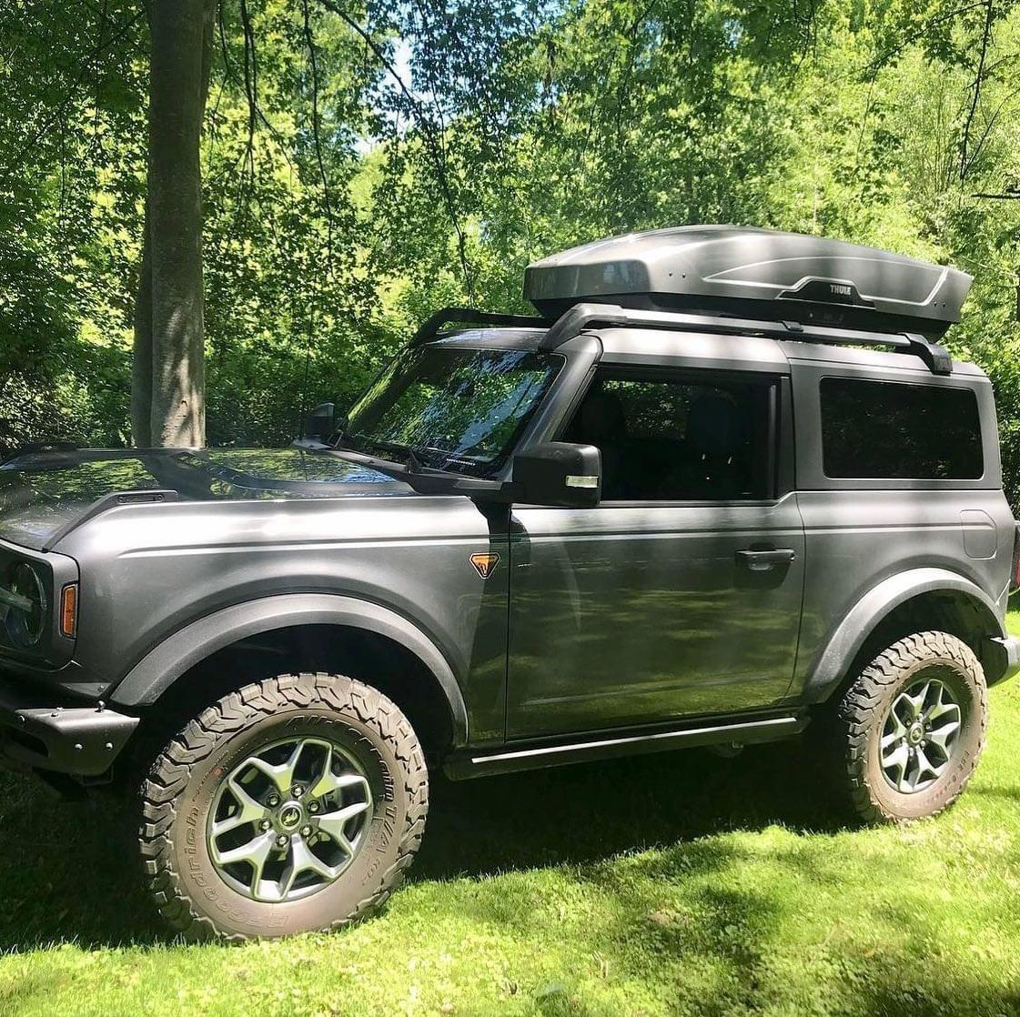 Ford Bronco 📸: Thule Cargo Box mounted on Bronco 2-Door Badlands in Carbonized Gray + MIC 2964F789-EA70-4F84-815D-82CA84074CF3