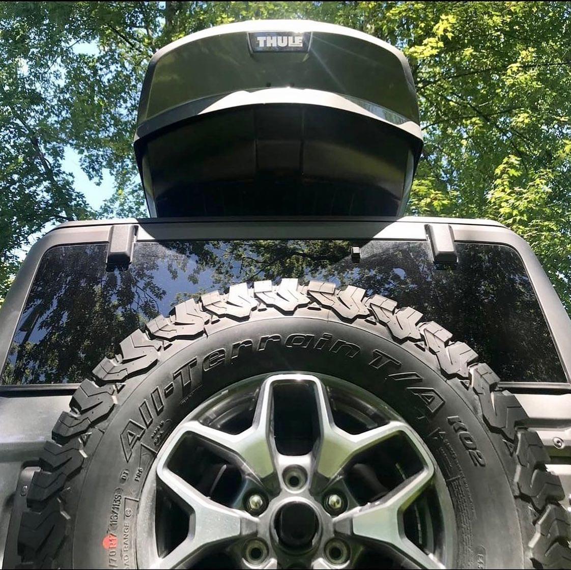 Ford Bronco 📸: Thule Cargo Box mounted on Bronco 2-Door Badlands in Carbonized Gray + MIC ED033E5E-A71C-425A-B40F-134F57750561