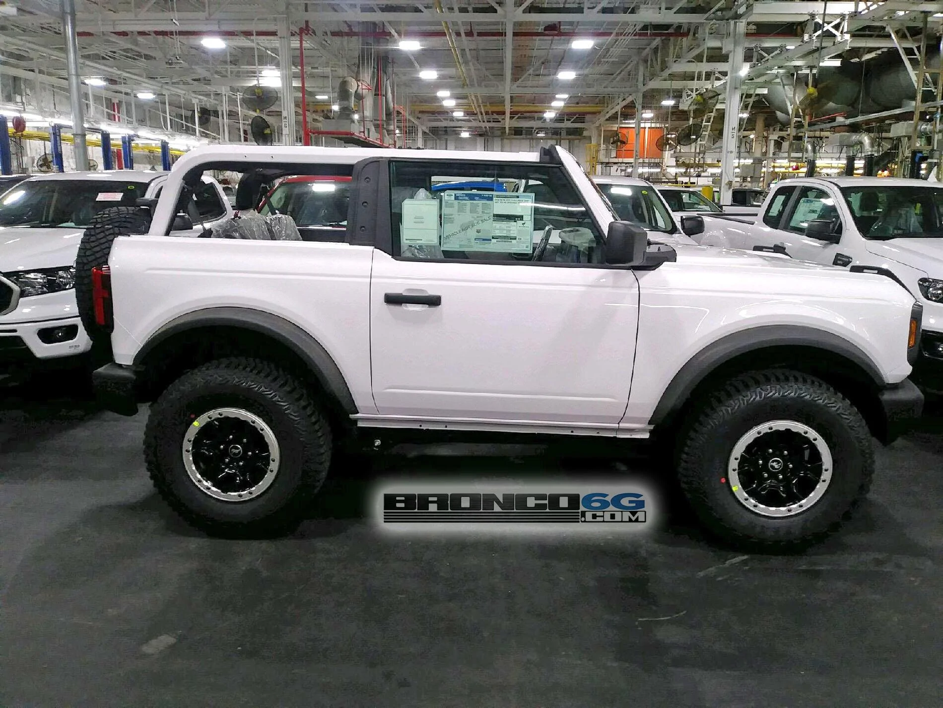 Ford Bronco Oxford White thread 44D1285E-A816-4D73-83B2-FC7B1D059B52