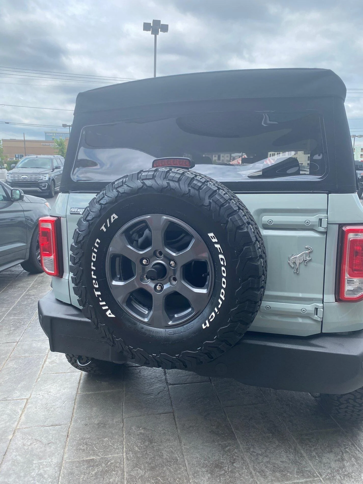 Ford Bronco CACTUS GRAY Bronco Club E6B6EE90-B89B-4019-BBE6-DA24E1A5EDC1