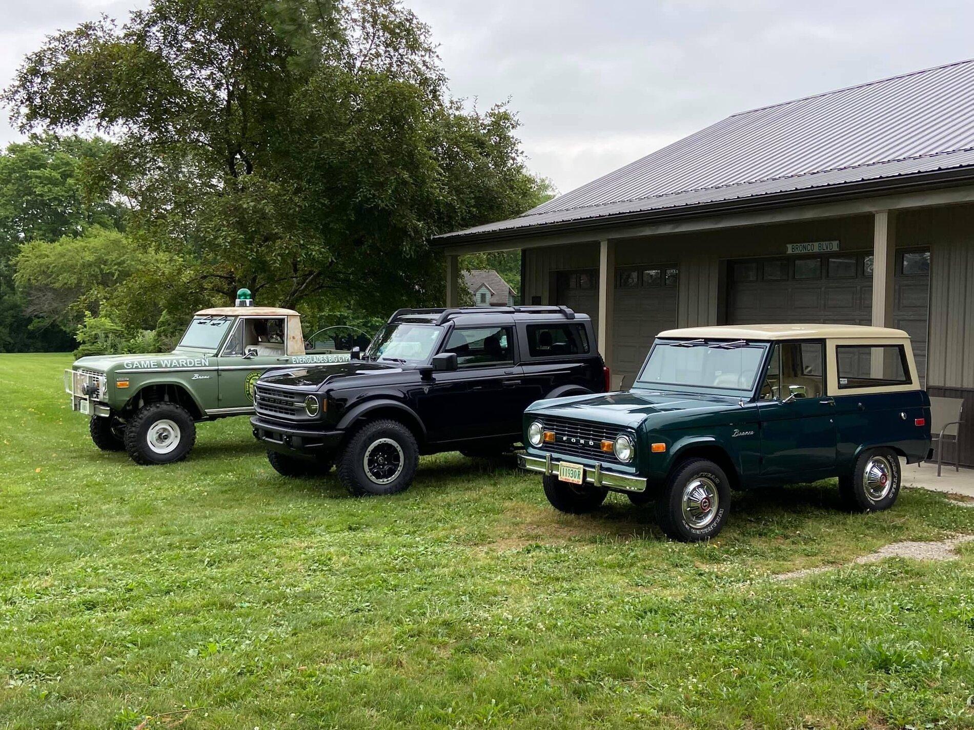 Ford Bronco 📷: Mannequin Bronco Base Sasquatch & 2 EBs CD860E7E-1037-407F-AFCB-0C6BB6C65929