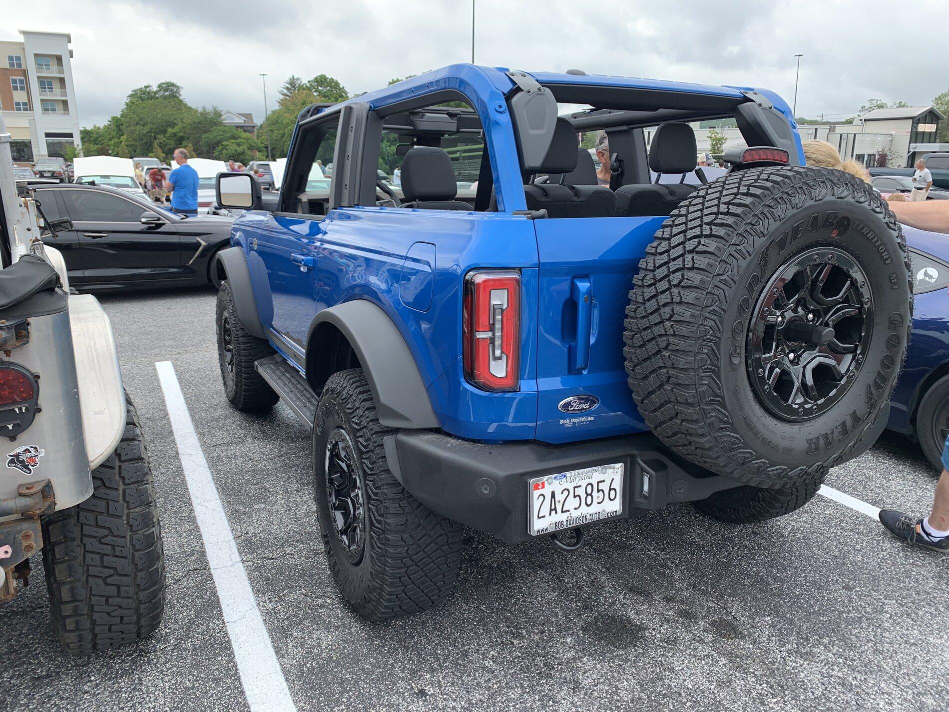 Ford Bronco VELOCITY BLUE Bronco Club 20b804cf-786e-4622-a780-535a32cbe957-jpe