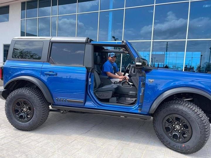 Ford Bronco LIGHTNING BLUE Bronco Club Lightning Blue Bronco First Edition 4-door MIC Top 1