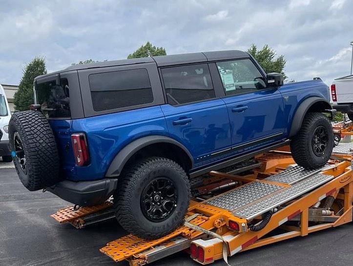 Ford Bronco LIGHTNING BLUE Bronco Club Lightning Blue Bronco First Edition 4-door MIC Top 2