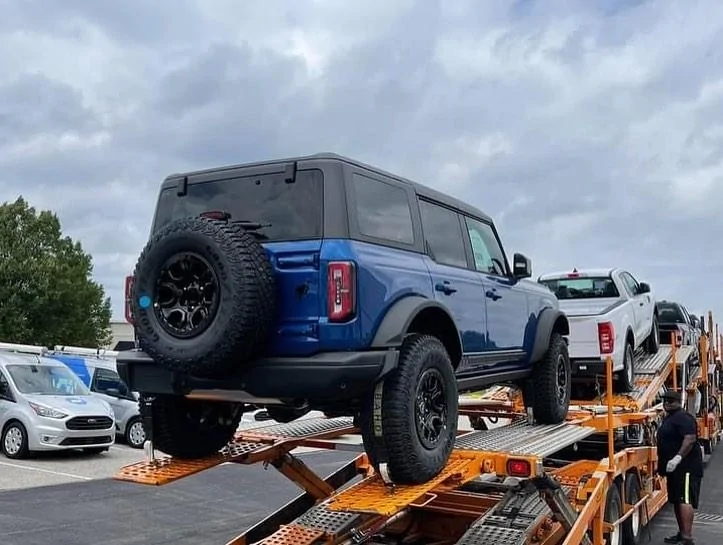 Ford Bronco LIGHTNING BLUE Bronco Club Lightning Blue Bronco First Edition 4-door MIC Top 3