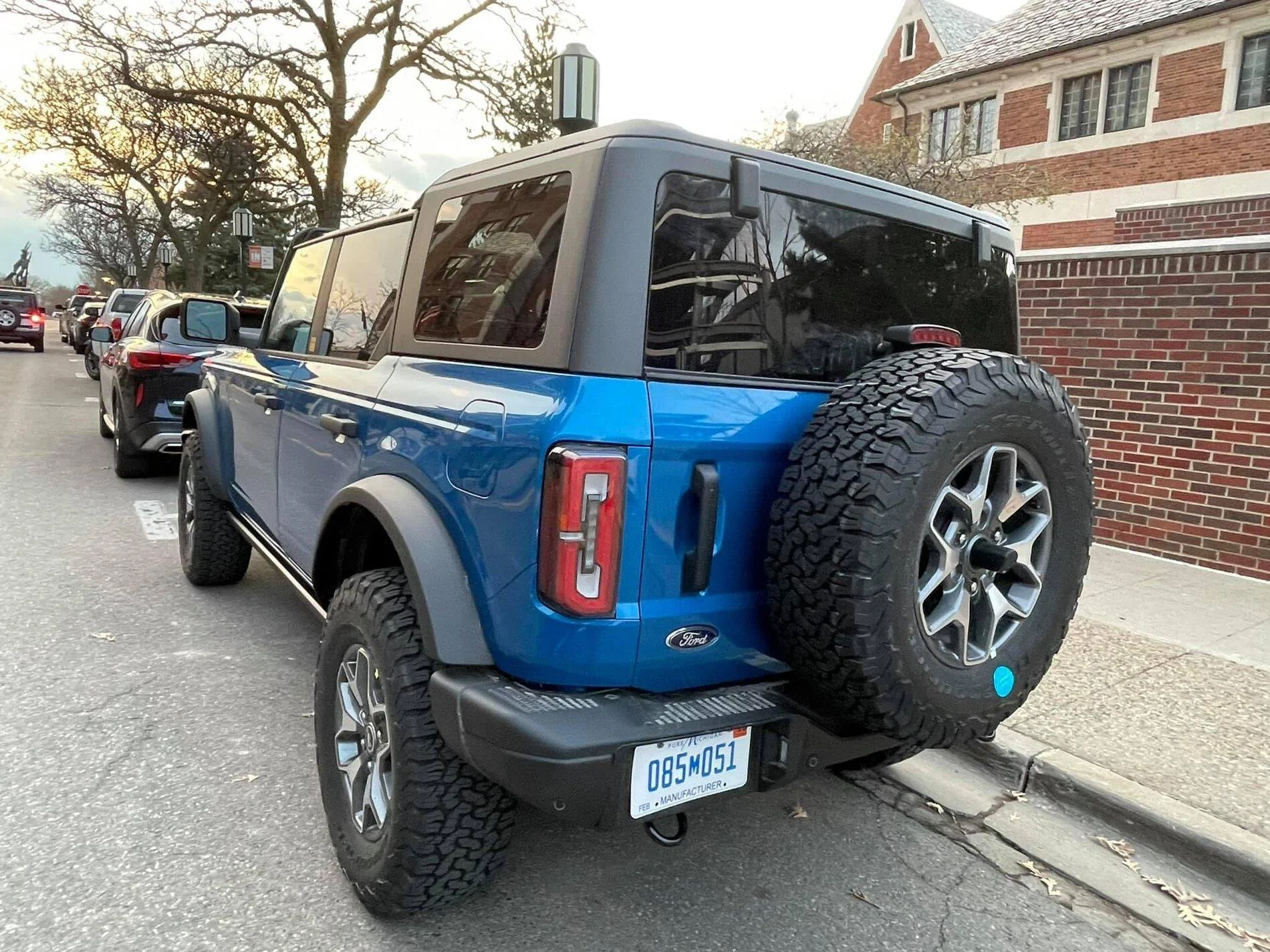 Ford Bronco VELOCITY BLUE Bronco Club EBB09742-EB44-4DEB-B4A9-54E16045C022