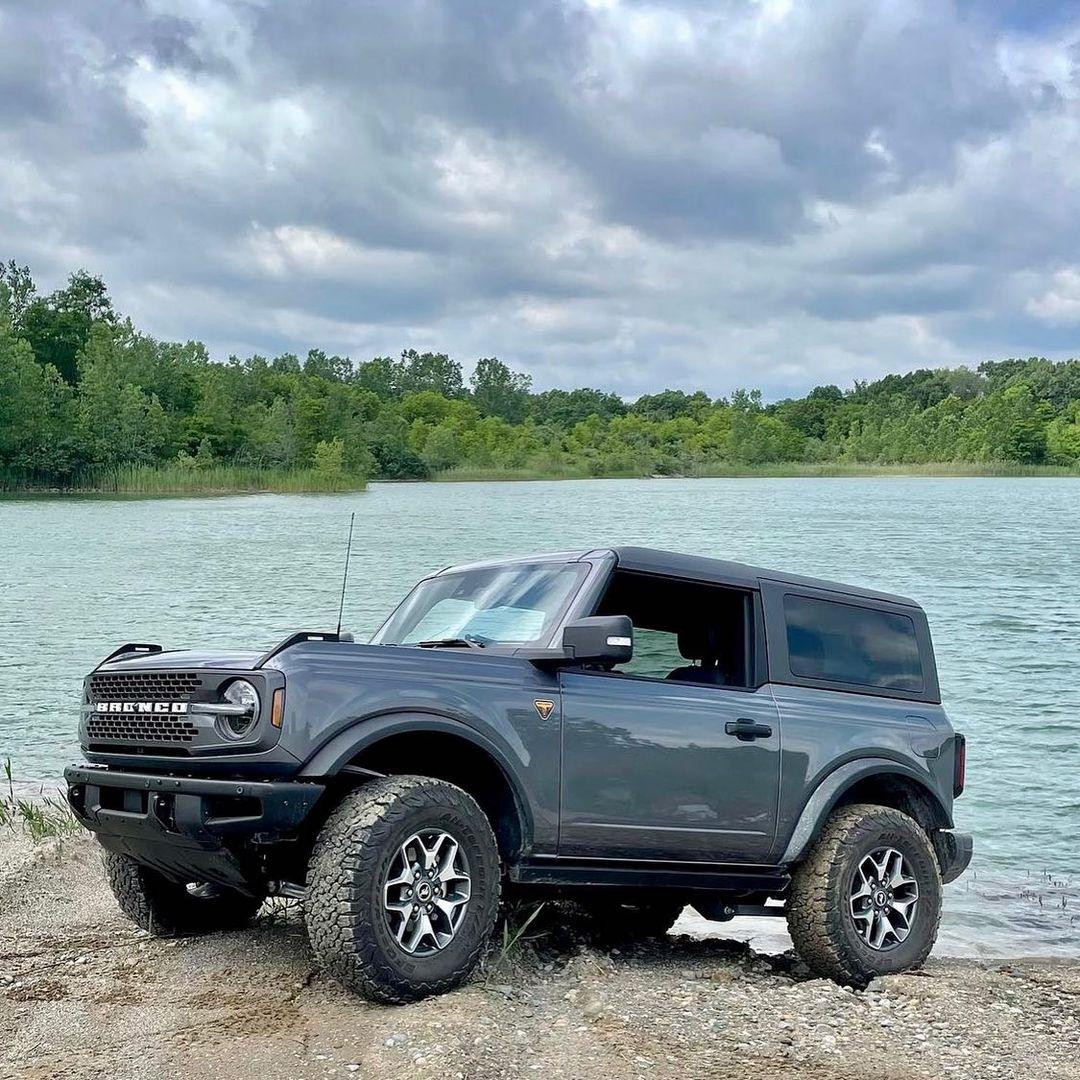 Ford Bronco CARBONIZED GRAY Bronco Club Carbonized Gray 2021 Bronco 2-Door Badlands 2