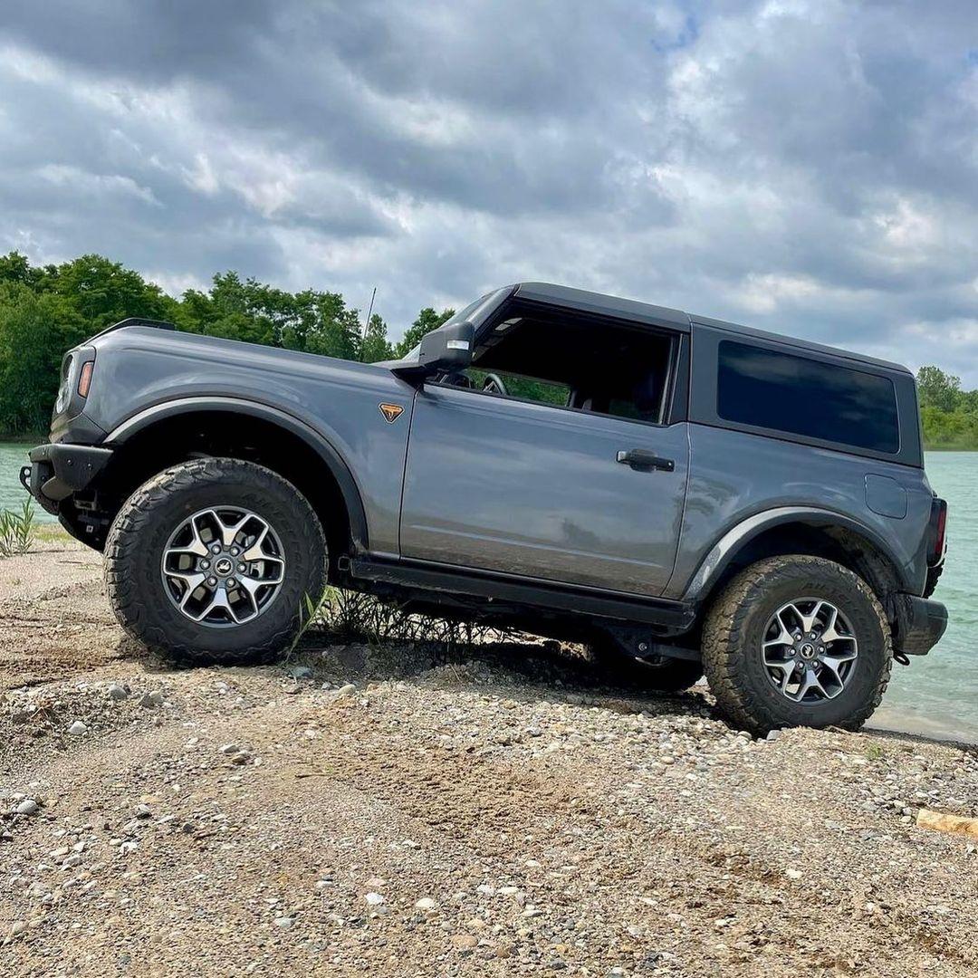 Ford Bronco CARBONIZED GRAY Bronco Club Carbonized Gray 2021 Bronco 2-Door Badlands 3