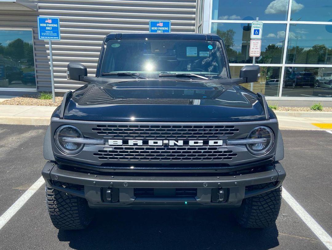 Ford Bronco SHADOW BLACK Bronco Club Antimatter Blue Bronco 4-Door MIC Top 3