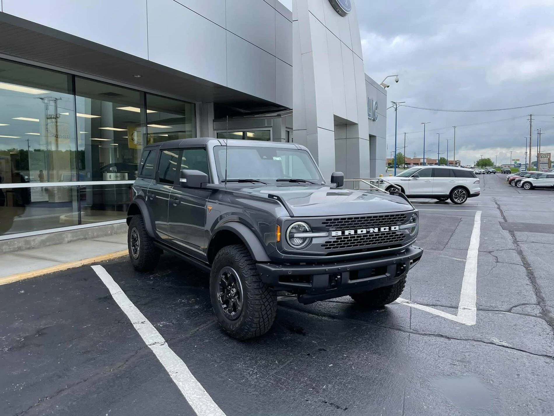 Ford Bronco CARBONIZED GRAY Bronco Club BadlandsCarbGrey3