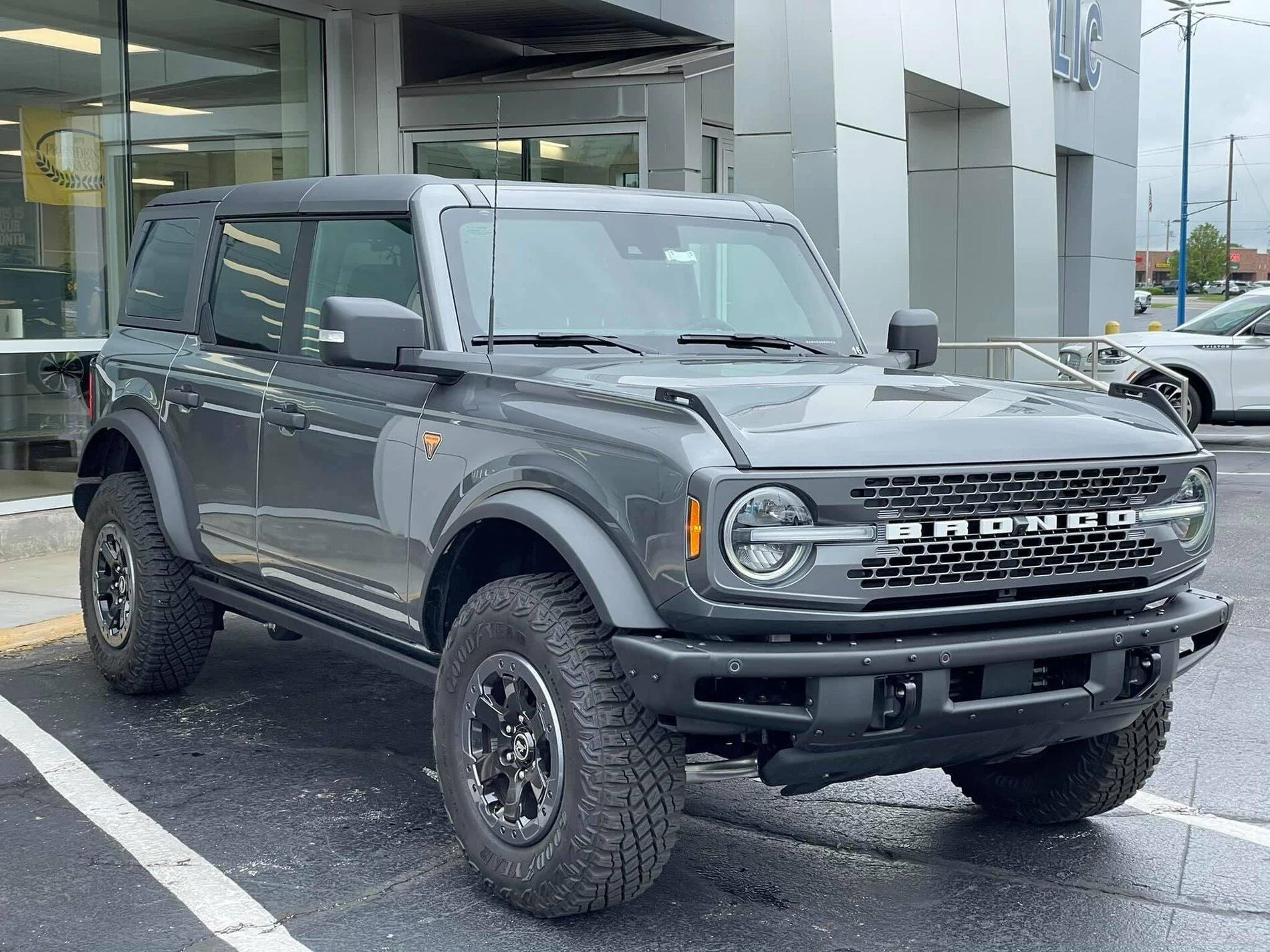 Ford Bronco CARBONIZED GRAY Bronco Club BadlandsCarbGrey1