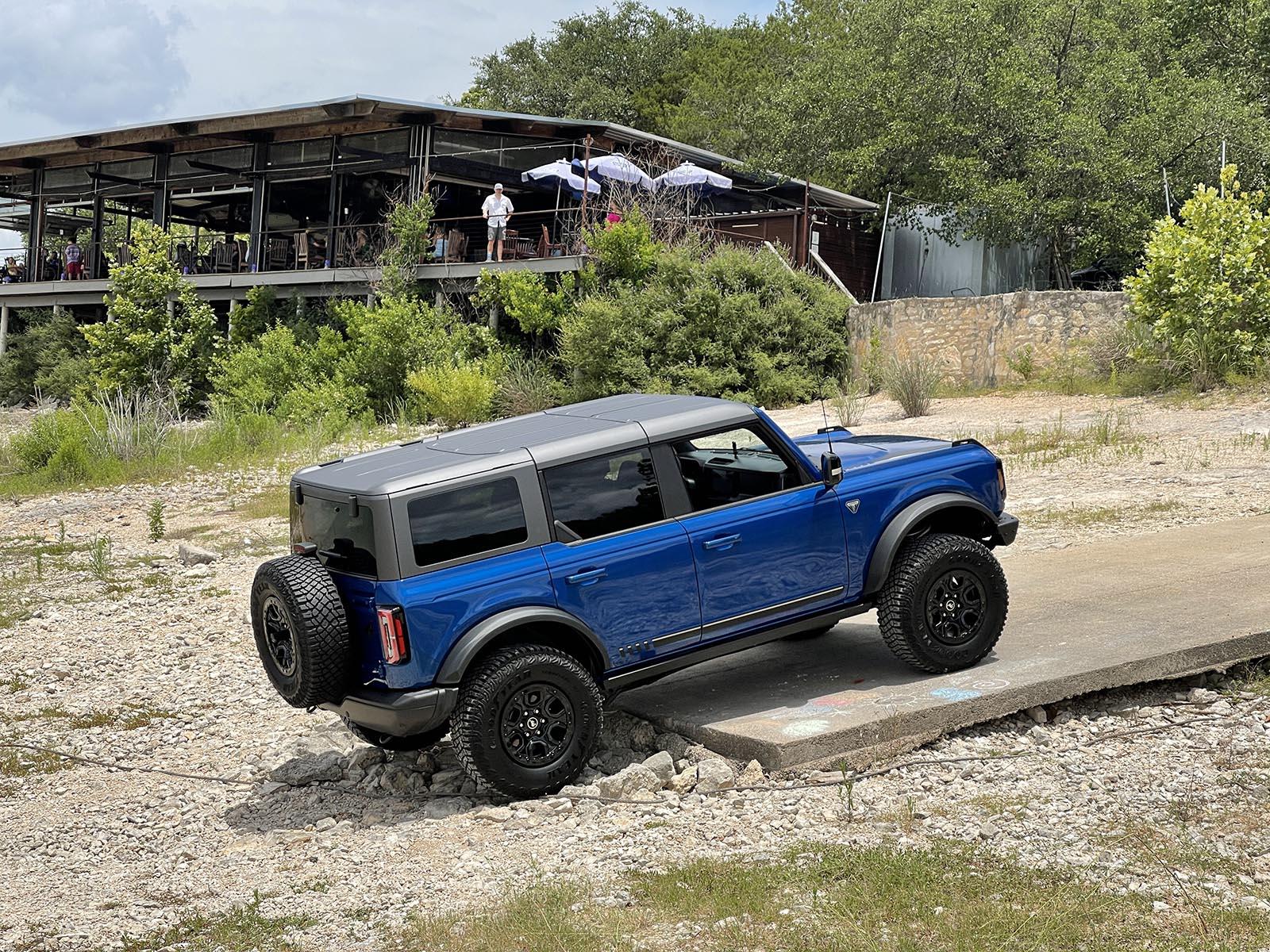 Ford Bronco LIGHTNING BLUE Bronco Club Lightning Blue 2021 Bronco 4-Door MIC Top First Edition