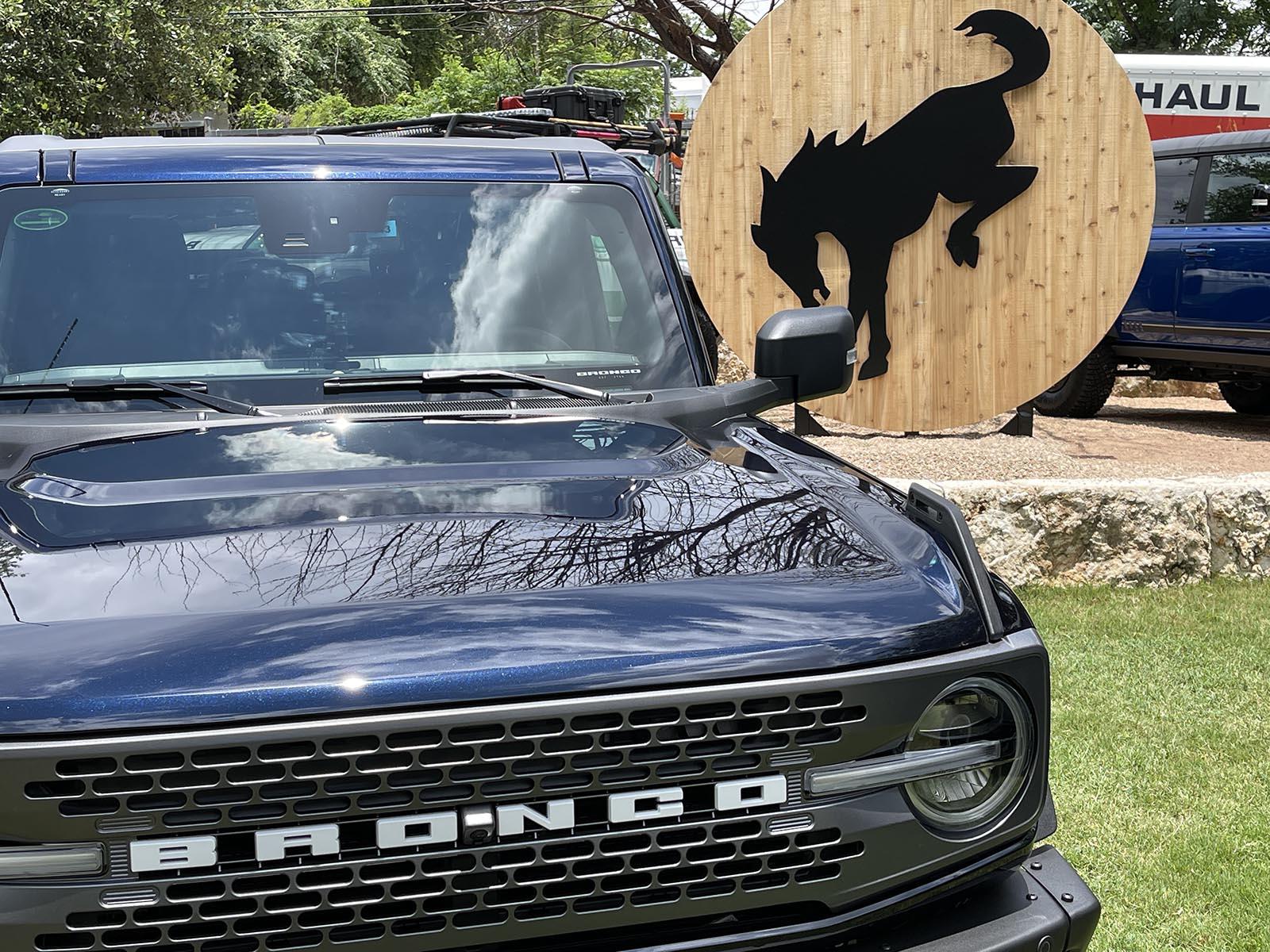 Ford Bronco ANTIMATTER BLUE Bronco Club Antimatter Blue 2021 Bronco closeu