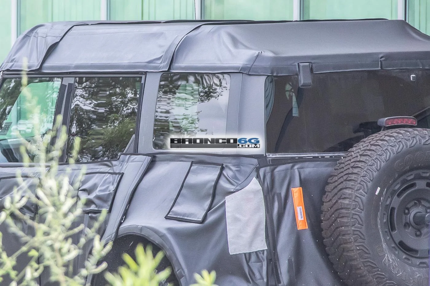 Ford Bronco Spied: Bronco Overland Sasquatch Prototype Caught Testing Winch, Snorkel and Roof Accessories bronco-overland-sasquatch-prototype-testing-winch-snorkel-cargo-tent-15