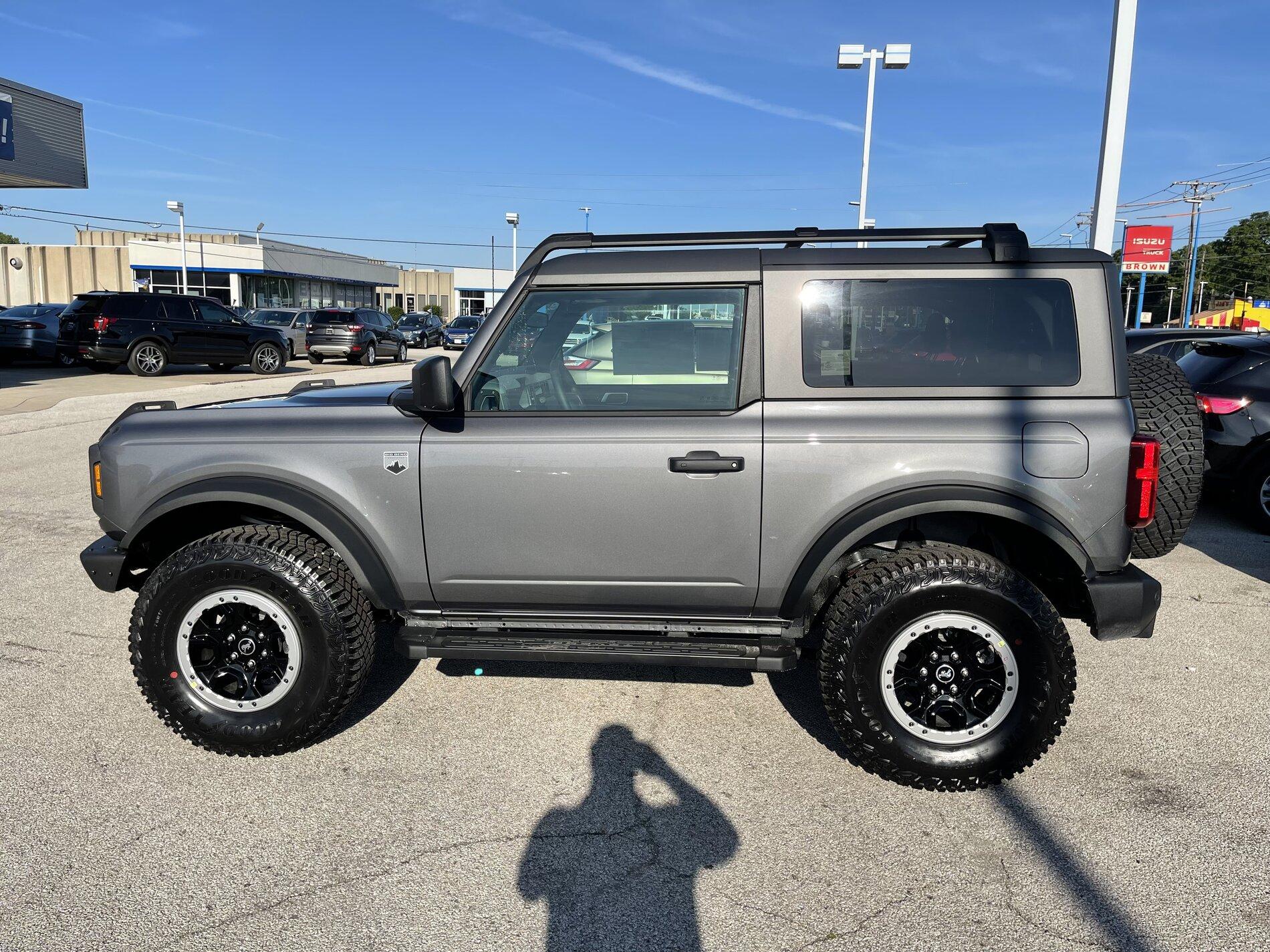 Ford Bronco CARBONIZED GRAY Bronco Club Carbonized Bronco Big Bend 2-door MIC Top 2