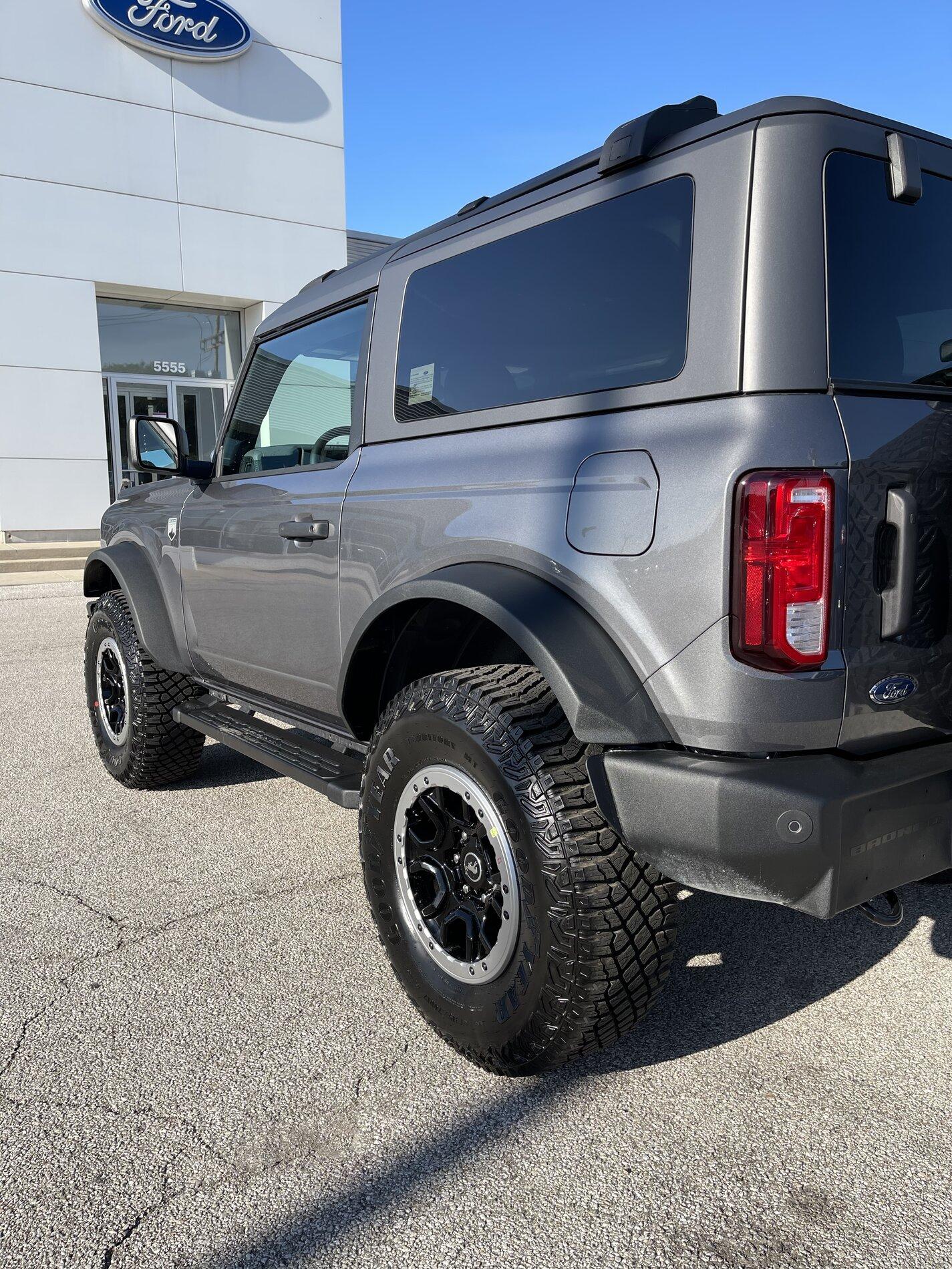 Ford Bronco CARBONIZED GRAY Bronco Club Carbonized Bronco Big Bend 2-door MIC Top 6