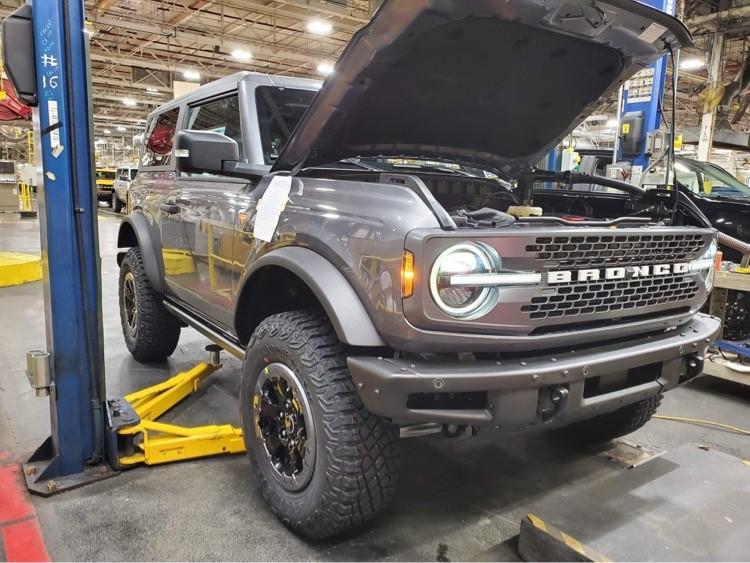 Ford Bronco CARBONIZED GRAY Bronco Club Carbonized Gray Bronco