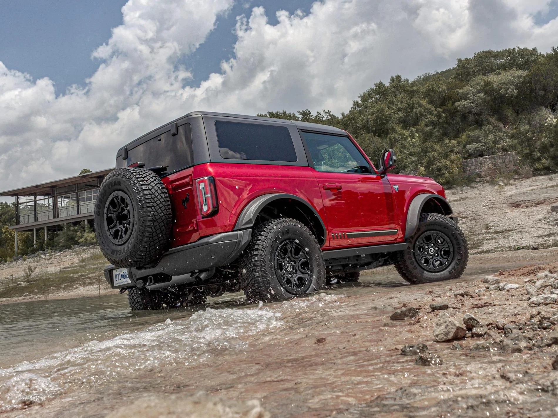 Ford Bronco RAPID RED Bronco Club Rapid Red Bronco First Edition 2-Door MIC Top 1