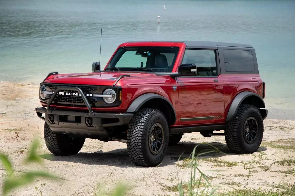Ford Bronco RAPID RED Bronco Club Rapid Red First Edition Bronco 2-Door Hardtop MIC 2